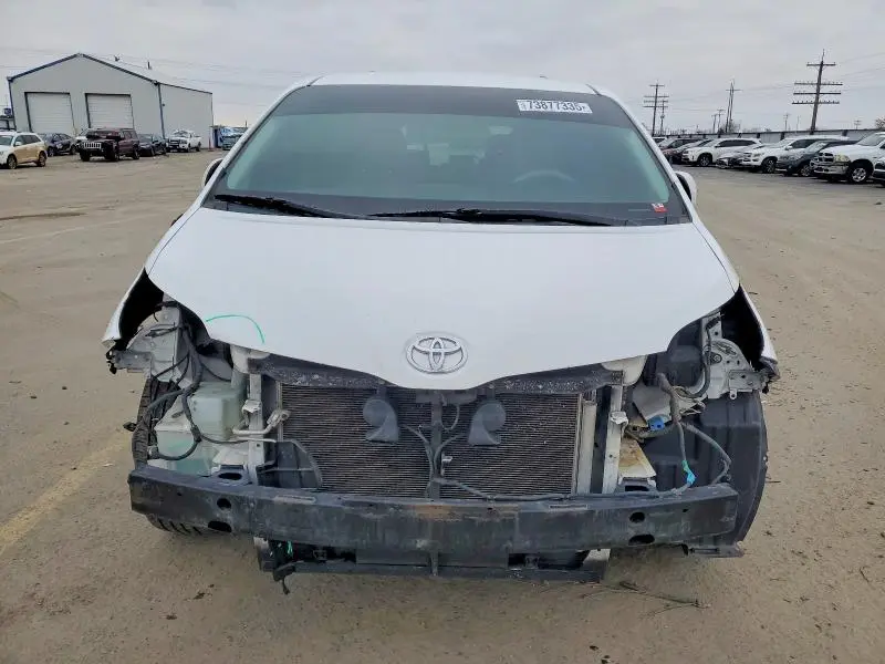 2011 TOYOTA SIENNA LE  