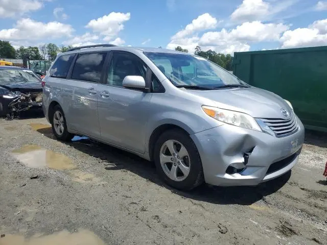 2017 TOYOTA SIENNA LE  