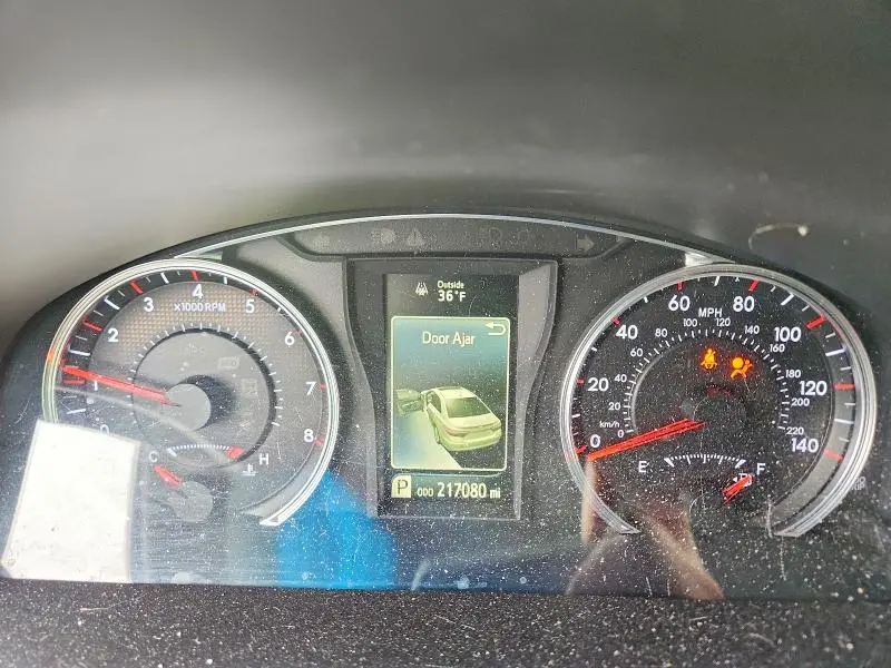 2016 TOYOTA CAMRY SE  
