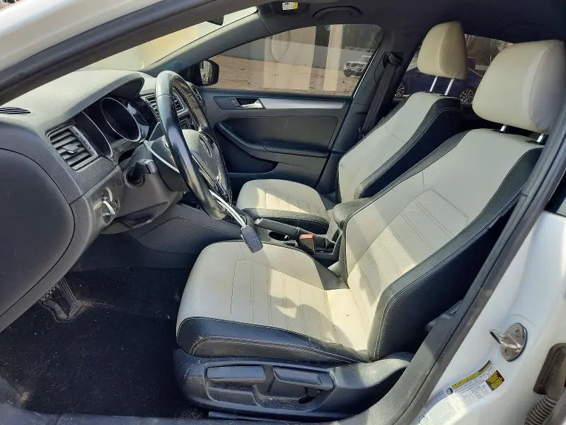 2016 VOLKSWAGEN JETTA SPORT  
