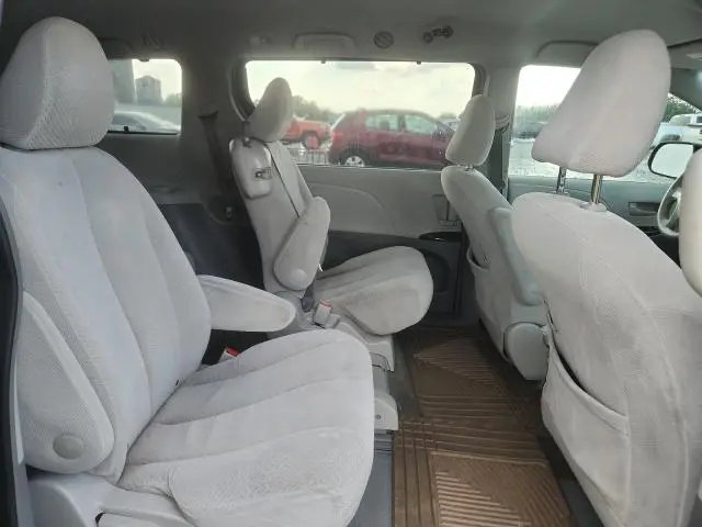 2011 TOYOTA SIENNA LE  
