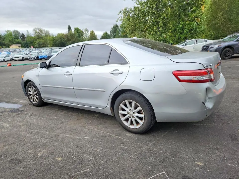 2011 TOYOTA CAMRY XLE  