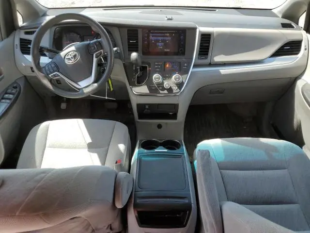2017 TOYOTA SIENNA LE  