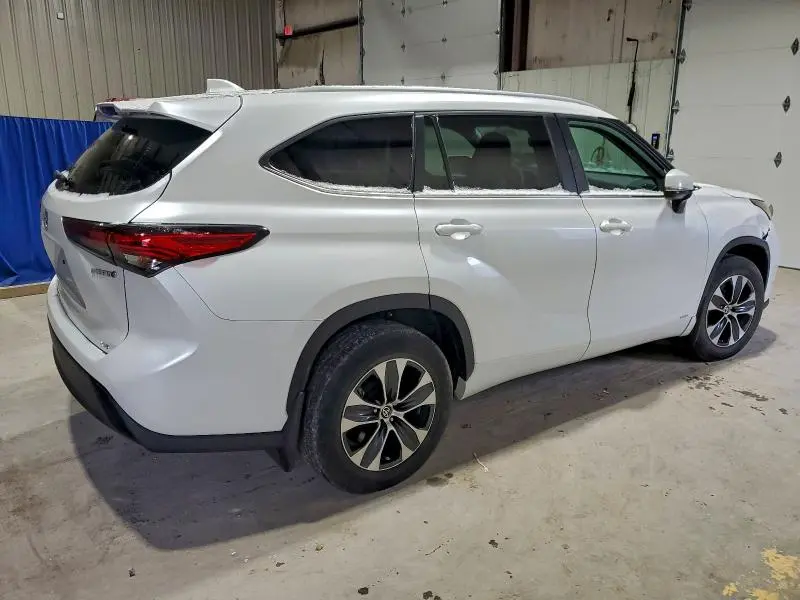 2023 TOYOTA HIGHLANDER HYBRID XLE  