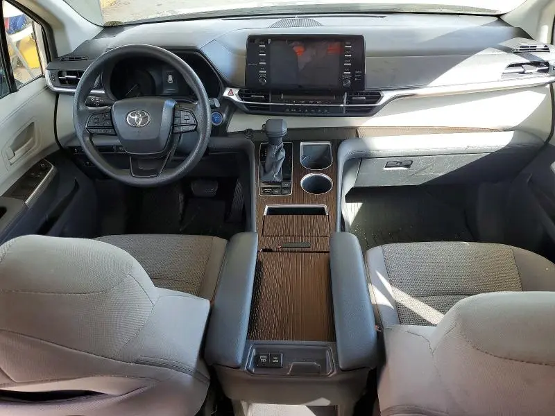 2023 TOYOTA SIENNA LE 8-PASSENGER  