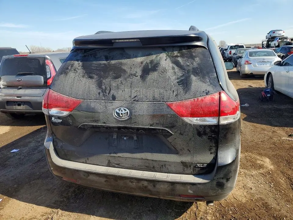 2013 TOYOTA SIENNA XLE 8-PASSENGER  