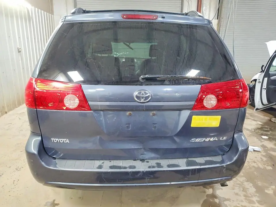 2010 TOYOTA SIENNA LE 7-PASSENGER  