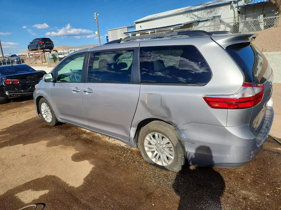 2015 TOYOTA SIENNA XLE 8-PASSENGER  