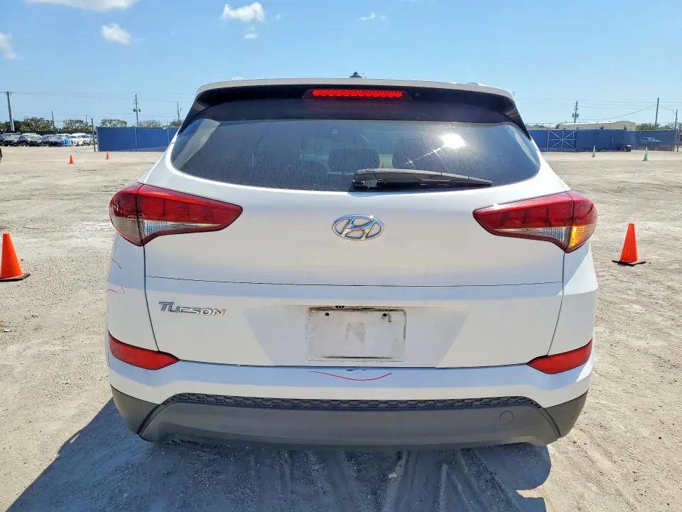 2016 HYUNDAI TUCSON SE  