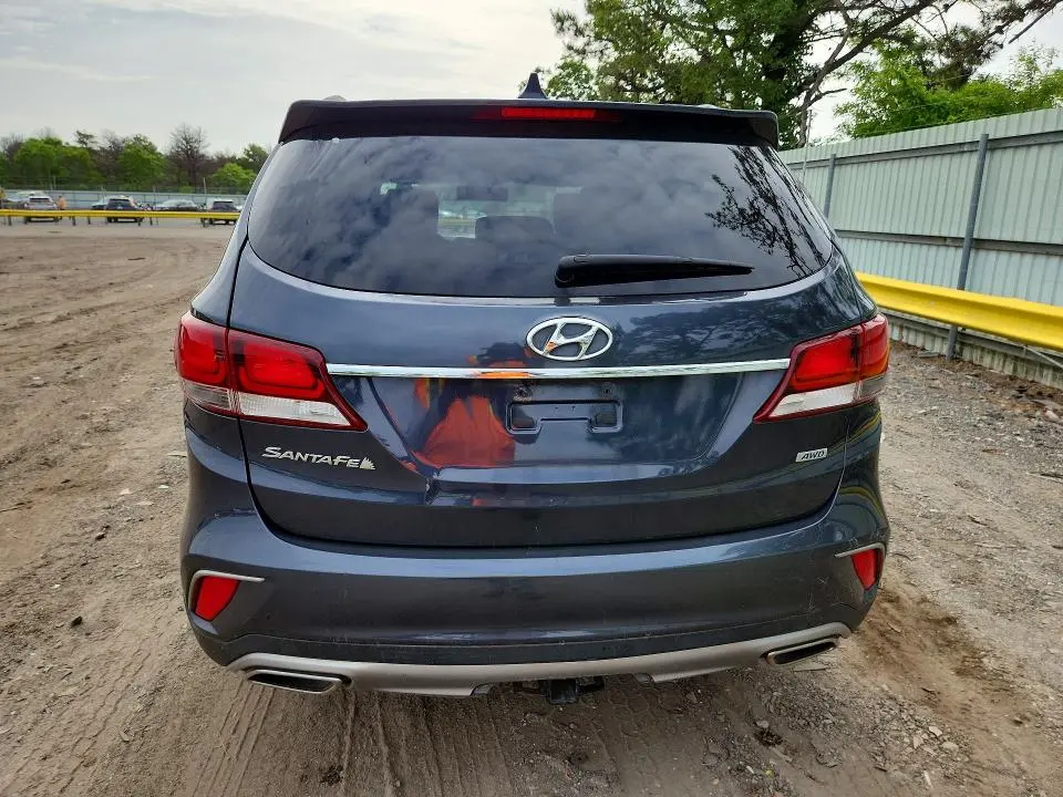 2017 HYUNDAI SANTA FE SE  