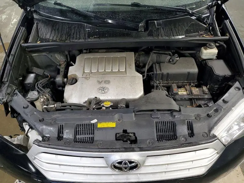 2012 TOYOTA HIGHLANDER SE  