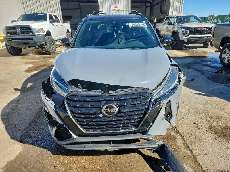 2021 NISSAN KICKS SR  