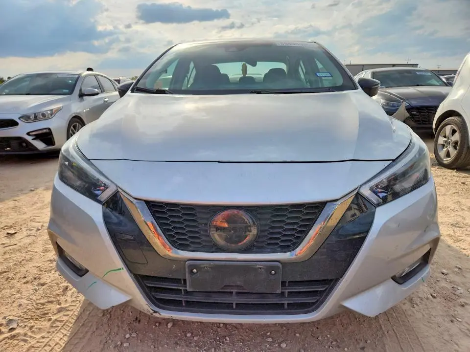 2021 NISSAN VERSA SR  