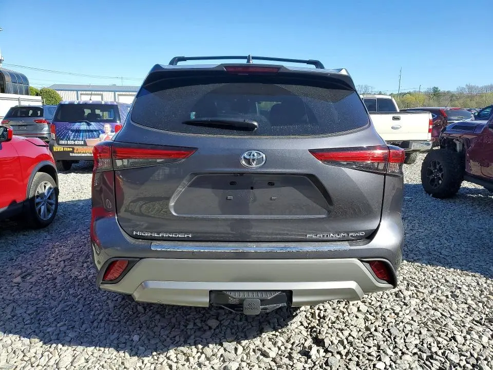 2022 TOYOTA HIGHLANDER PLATINUM  