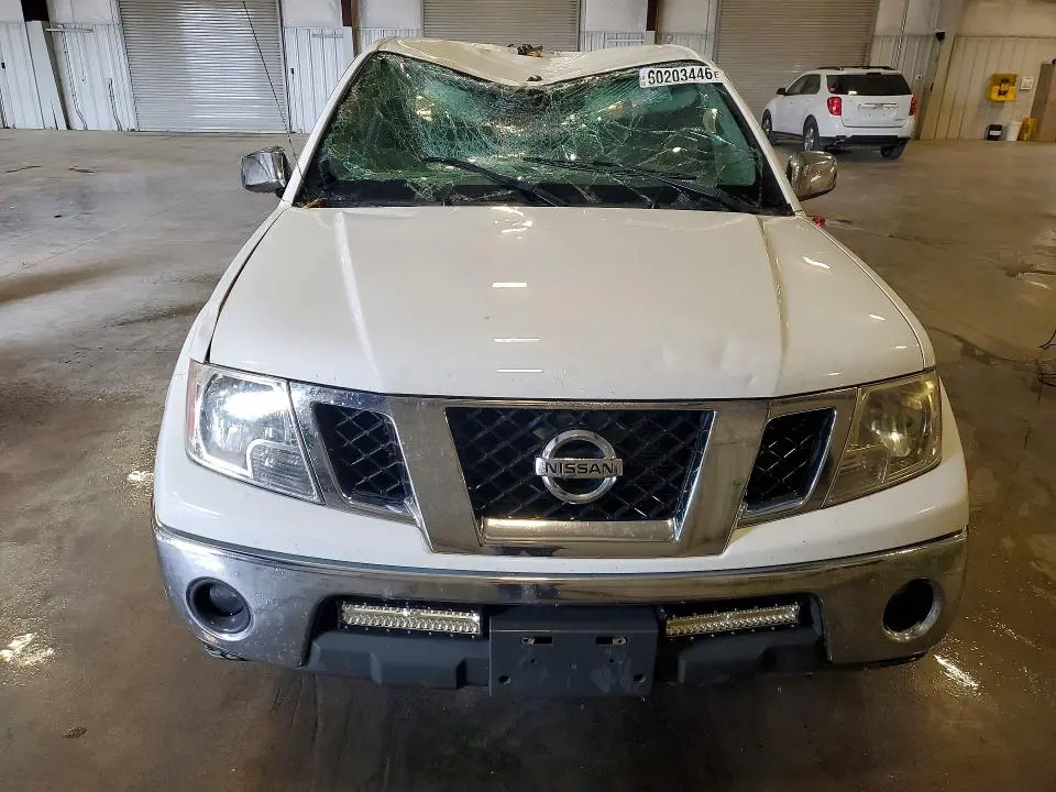 2015 NISSAN FRONTIER SL  