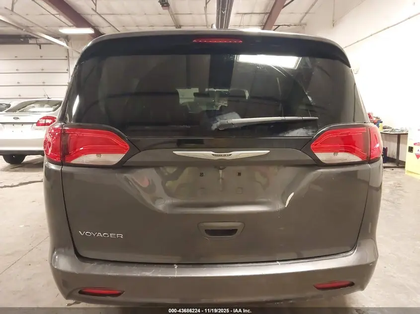 2021 CHRYSLER VOYAGER LXI