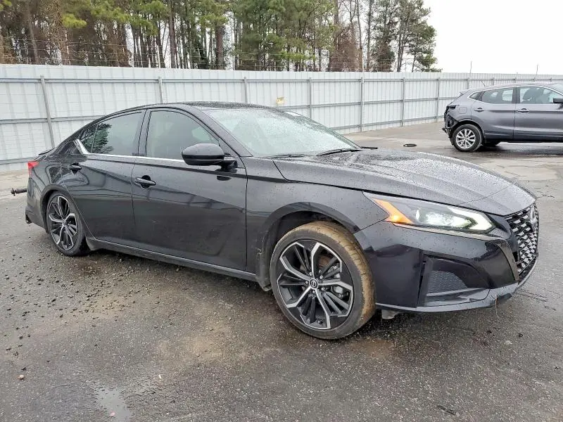 2023 NISSAN ALTIMA SR  