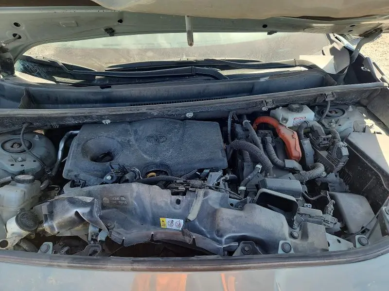 2021 TOYOTA RAV4 XLE  
