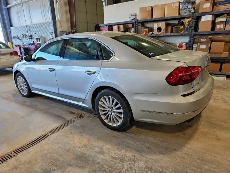2016 VOLKSWAGEN PASSAT SE  
