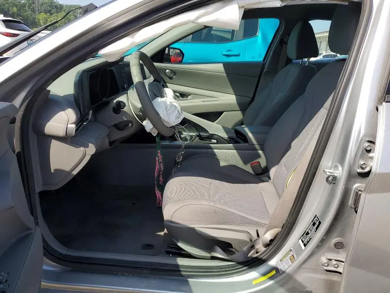 2022 HYUNDAI ELANTRA SE  