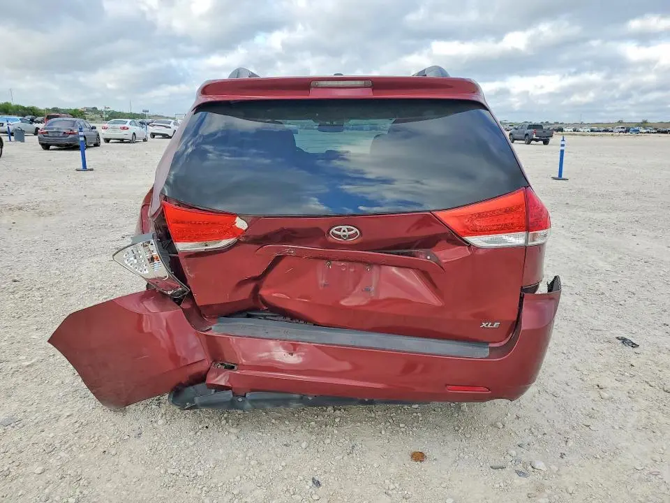 2011 TOYOTA SIENNA XLE 8-PASSENGER  