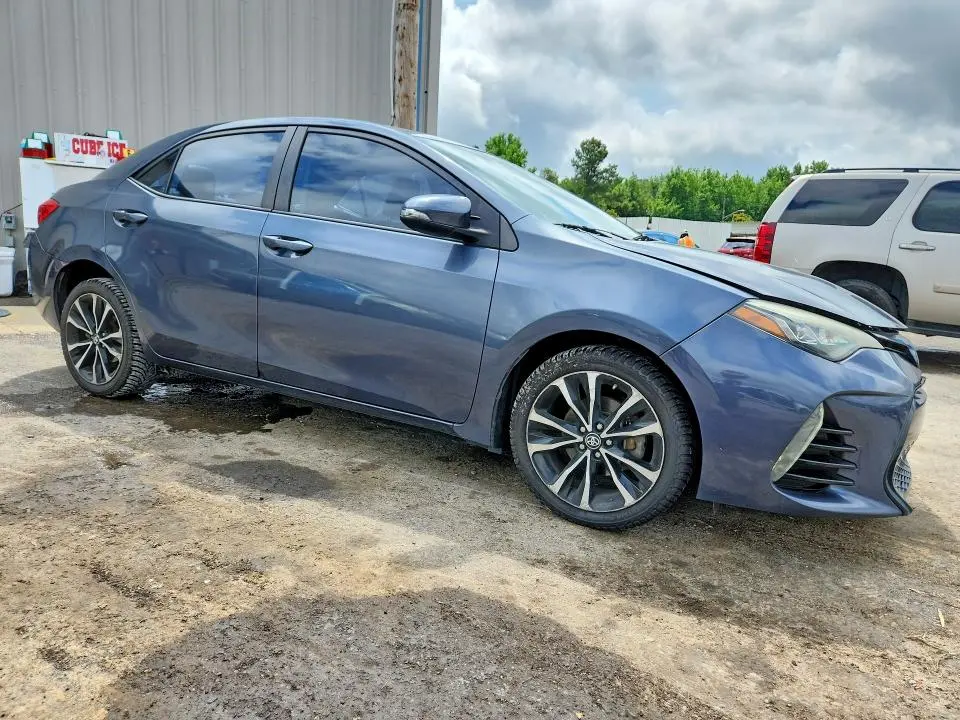2017 TOYOTA COROLLA SE  