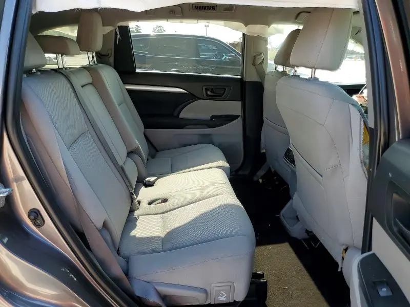 2019 TOYOTA HIGHLANDER LE  