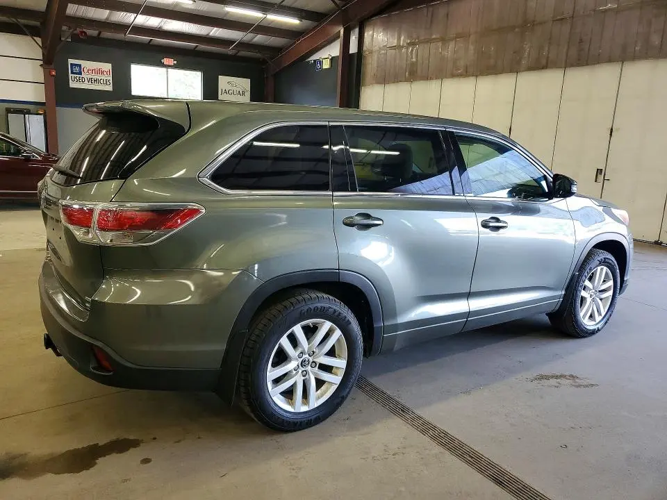 2016 TOYOTA HIGHLANDER LE  