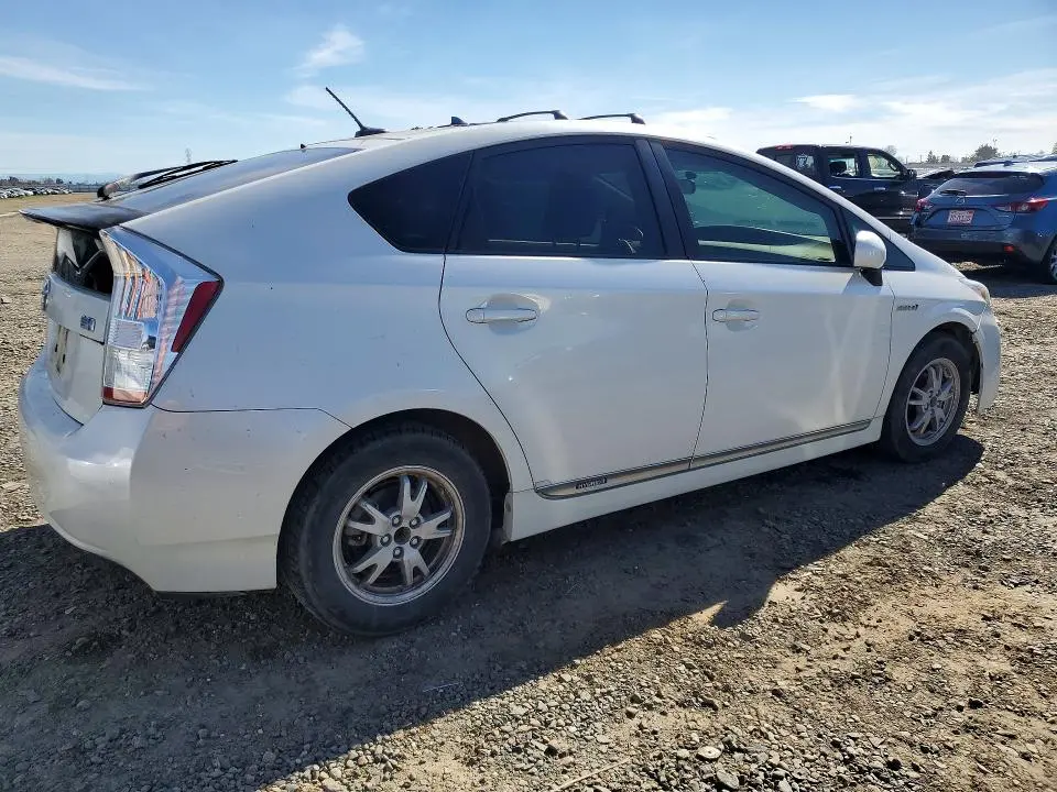 2010 TOYOTA PRIUS III  