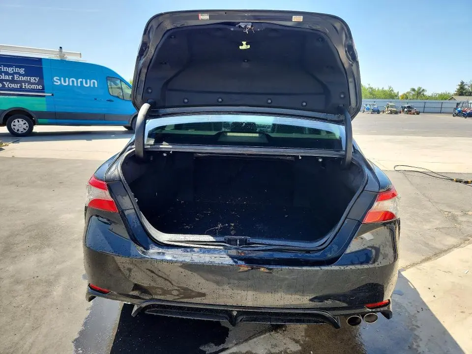 2018 TOYOTA CAMRY SE  