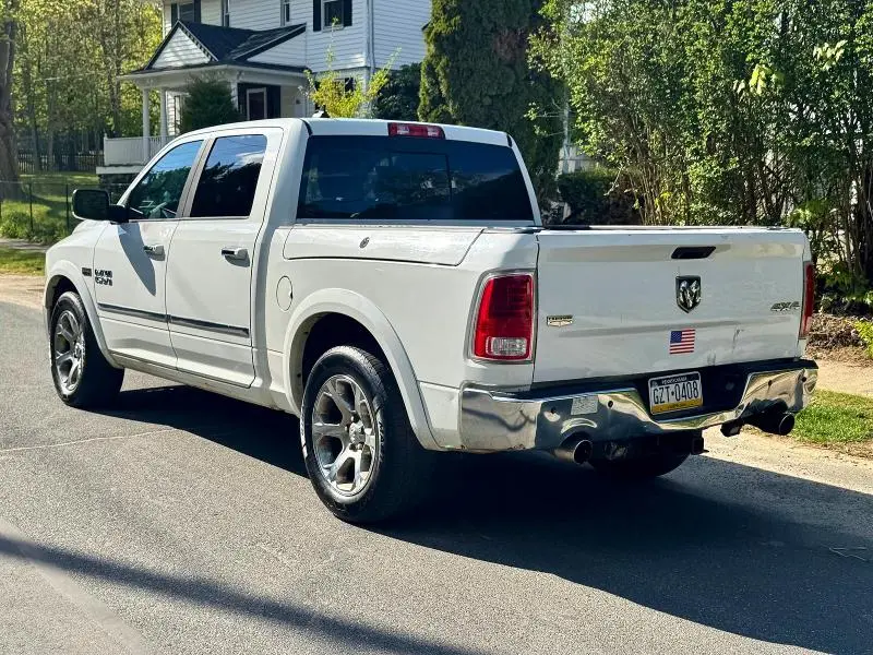 2015 RAM 1500 LARAMIE  
