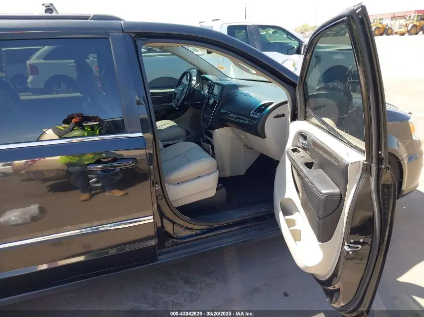2013 CHRYSLER TOWN & COUNTRY TOURING