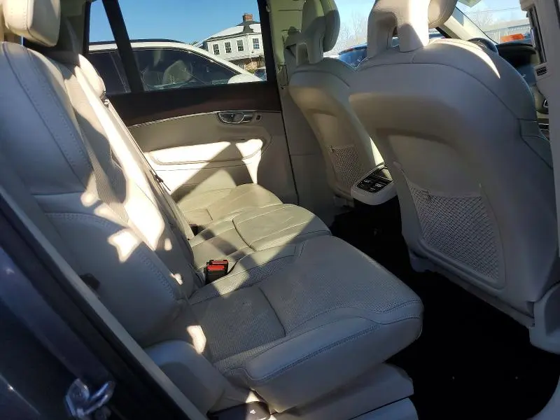 2017 VOLVO XC90 T6  