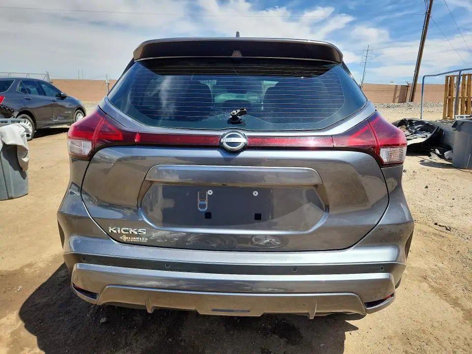 2022 NISSAN KICKS S  
