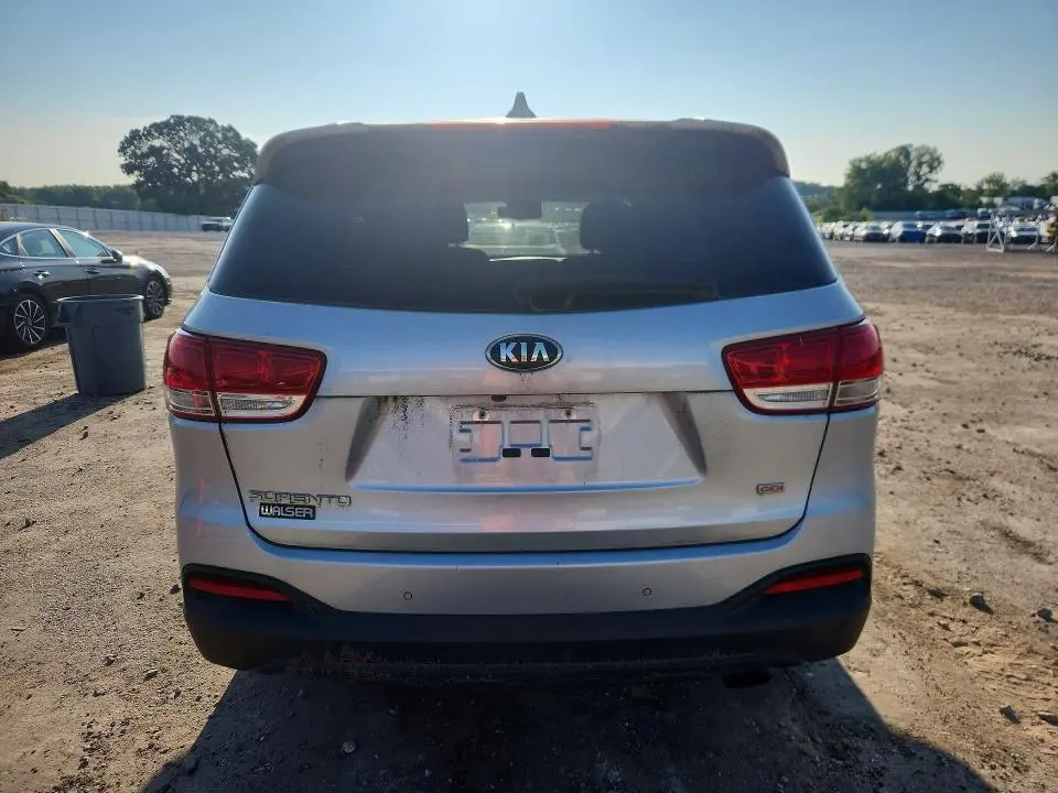 2017 KIA SORENTO LX  