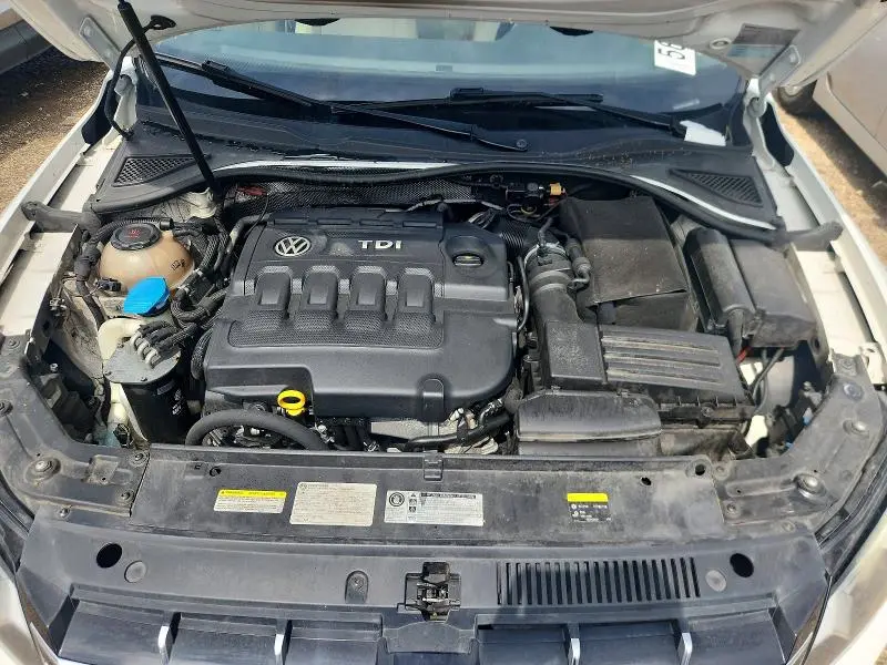2015 VOLKSWAGEN PASSAT SE  