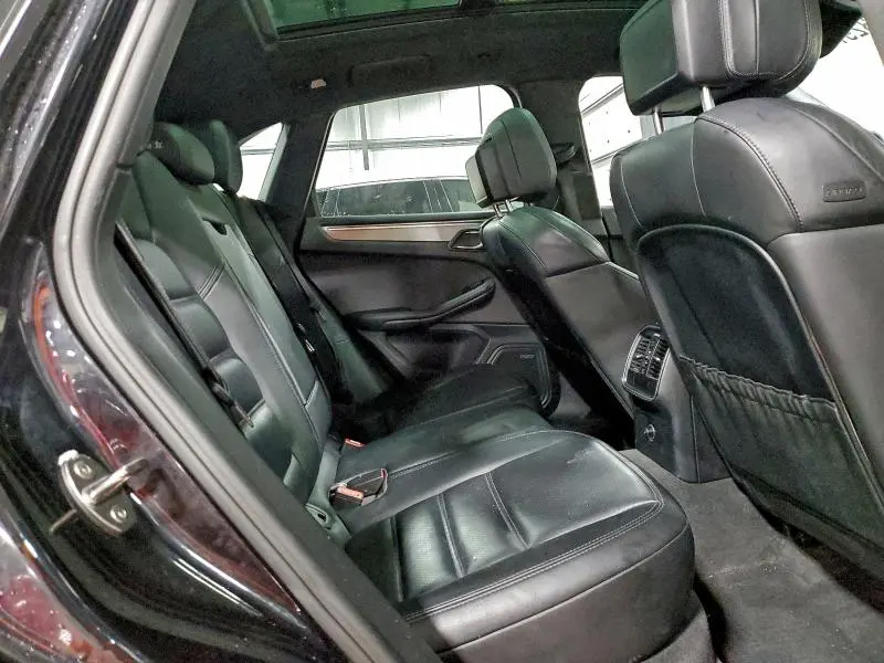 2016 PORSCHE MACAN TURBO  