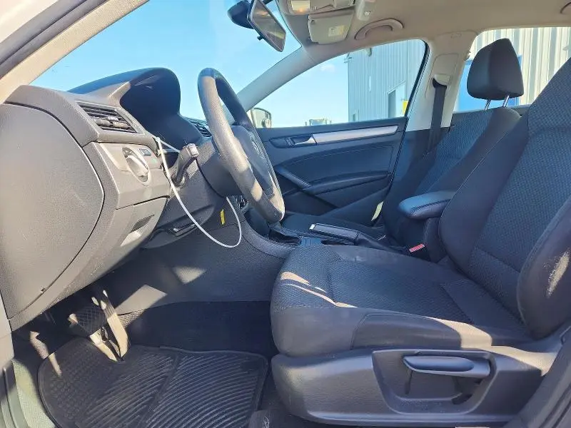 2013 VOLKSWAGEN PASSAT S  