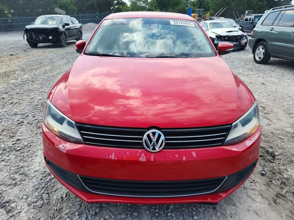 2013 VOLKSWAGEN JETTA SE  