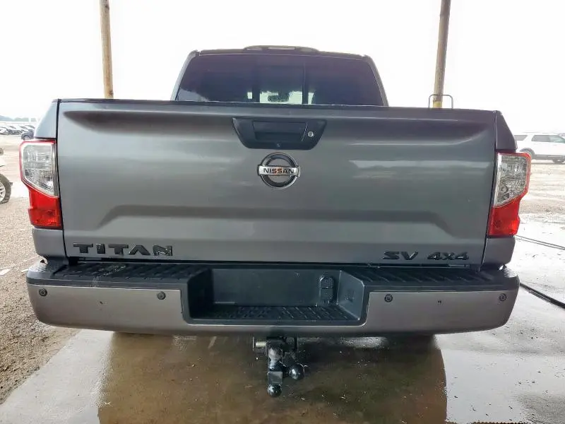 2017 NISSAN TITAN SV  