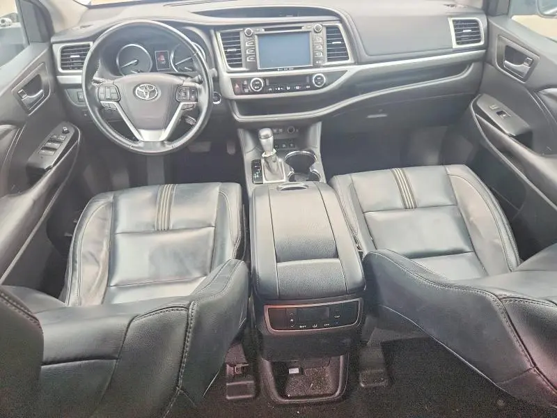 2017 TOYOTA HIGHLANDER SE  