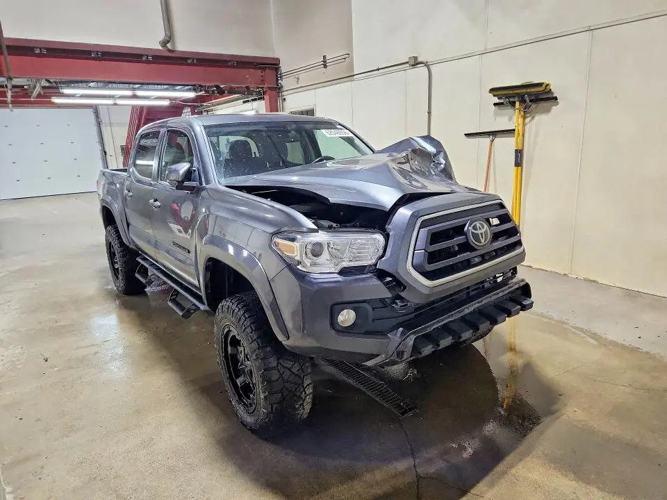 2020 TOYOTA TACOMA SR5 V6  