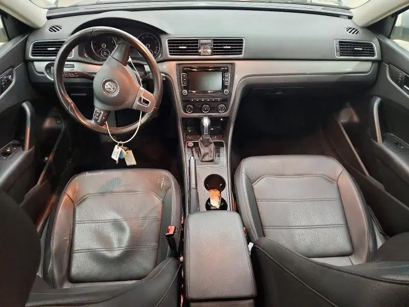 2015 VOLKSWAGEN PASSAT S  
