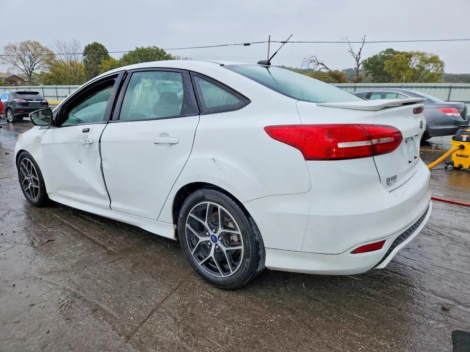 2016 FORD FOCUS SE  