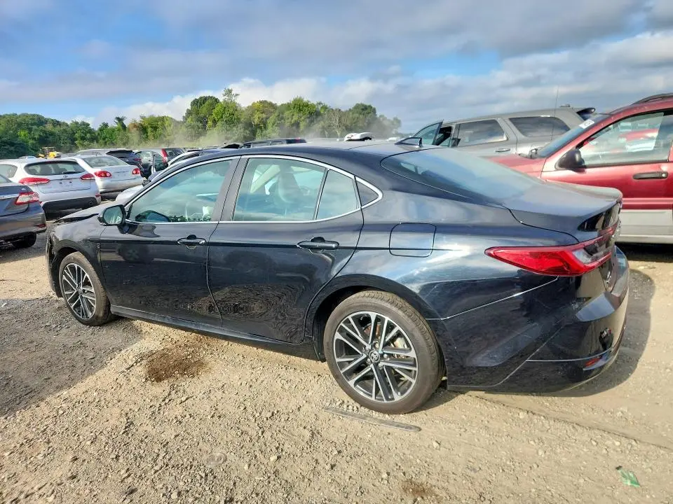 2025 TOYOTA CAMRY XLE  