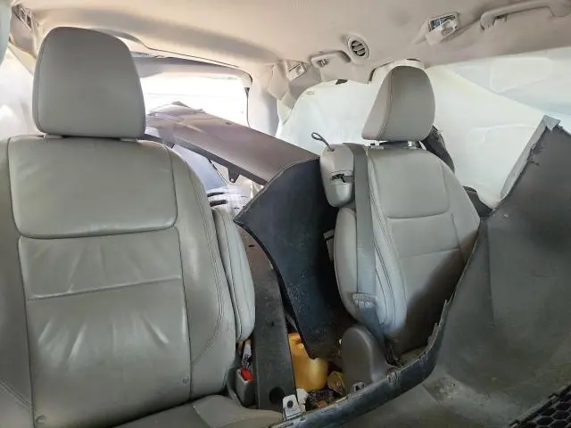 2015 TOYOTA SIENNA XLE  