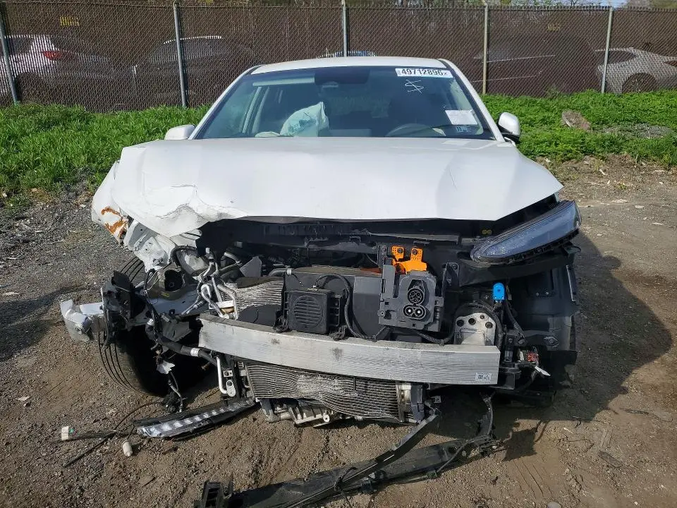 2023 HYUNDAI KONA SE  
