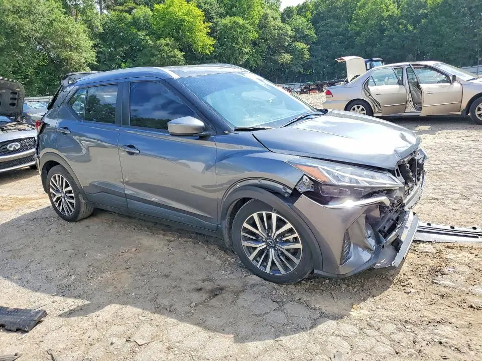 2022 NISSAN KICKS SV  