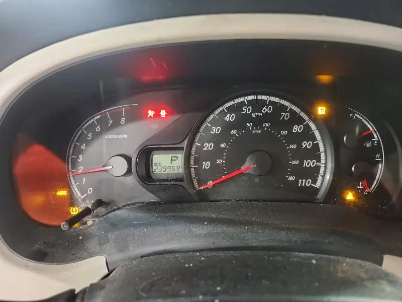 2011 TOYOTA SIENNA LE  