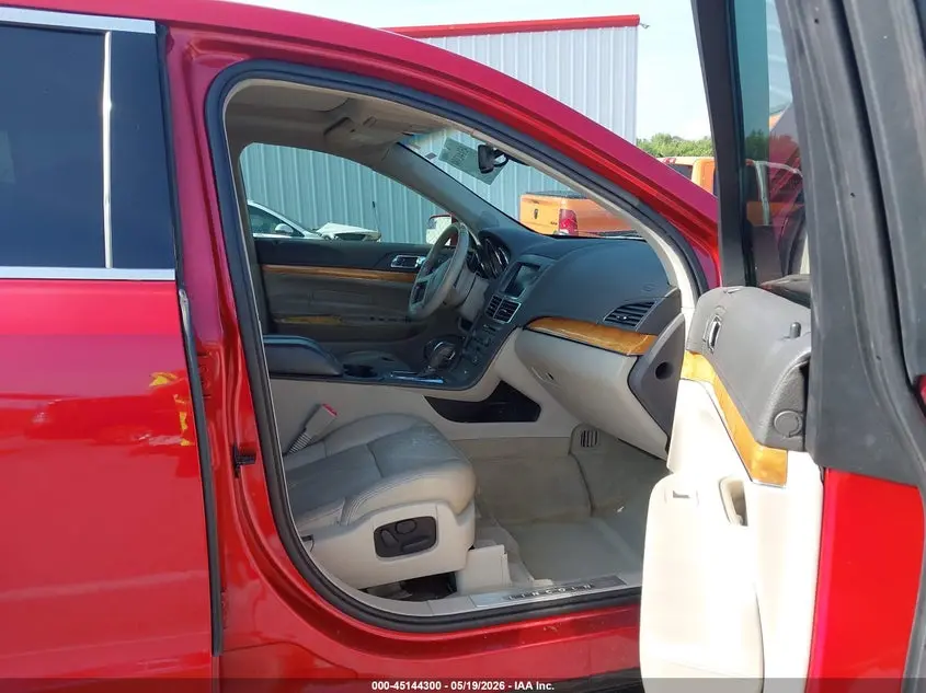 2010 LINCOLN MKT  